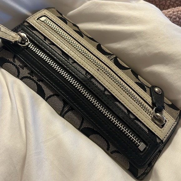 Coach Wallet - Picture 7 of 8